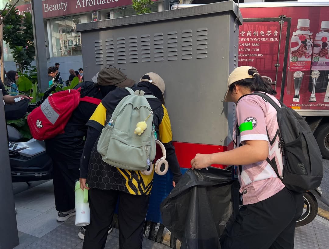 PROGRAM GOTONG ROYONG JOM BERSIH BUKIT BINTANG 🧹Semangat Membantu dan Jiwa Prihatin Kami pupuk (1)