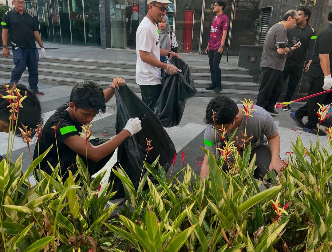 PROGRAM GOTONG ROYONG JOM BERSIH BUKIT BINTANG 🧹Semangat Membantu dan Jiwa Prihatin Kami pupuk (5)